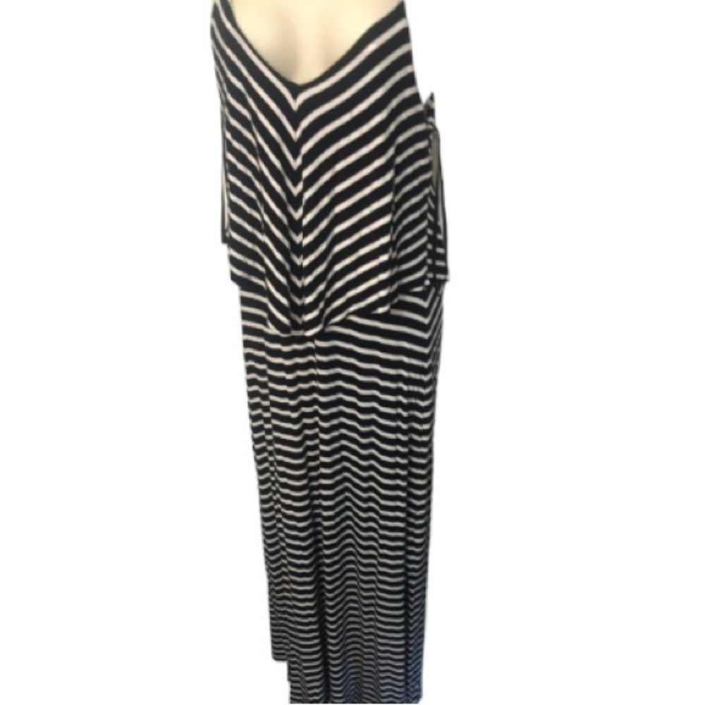 Mossimo black & white diagonal chevron strip with overlay on the top runs large